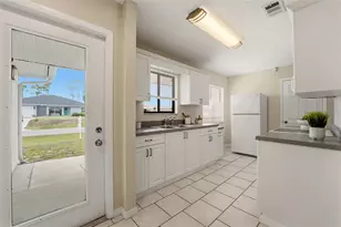 10421 Chablis Ave, Englewood, FL 34224 - Photo 5
