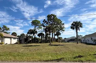 263 Broadmoor Ln, Rotonda West, FL 33947 - Photo 1