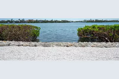 8005 Bay Pointe Drive, Englewood, FL 34224 - Photo 11