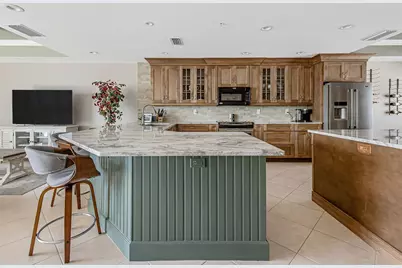 8005 Bay Pointe Drive, Englewood, FL 34224 - Photo 15