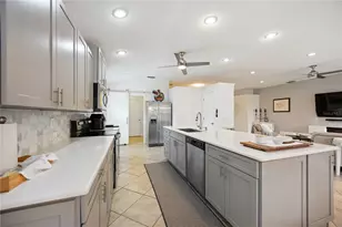 271 Fareham Dr, Venice, FL 34293 - Photo 19