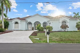 39 Fairway Rd, Rotonda West, FL 33947 - Photo 1