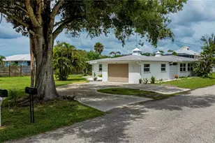 352 Oak St, Englewood, FL 34223 - Photo 9