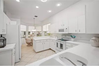 547 Fallbrook Drive, Venice, FL 34292 - Photo 9