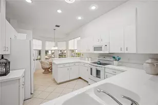 547 Fallbrook Dr, Venice, FL 34292 - Photo 9