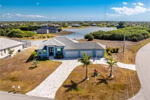 401 Albatross Rd, Rotonda West, FL 33947 - Photo 1