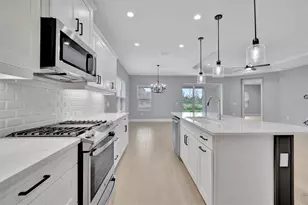 10182 Crystal Isles Cir, Sarasota, FL 34241 - Photo 13