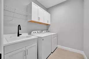 10182 Crystal Isles Cir, Sarasota, FL 34241 - Photo 7