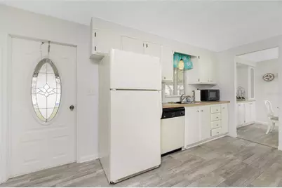 532 Walnut Circle, Venice, FL 34285 - Photo 3