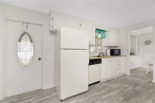 532 Walnut Cir, Venice, FL 34285 - Photo 3