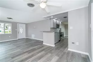 130 Crestview Dr, Englewood, FL 34223 - Photo 9