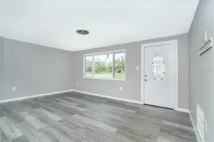 130 Crestview Dr, Englewood, FL 34223 - Photo 5