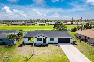 9 Oakland Hills Ct, Rotonda West, FL 33947 - Photo 1