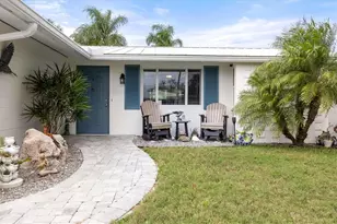 35 Oakwood Dr N, Englewood, FL 34223 - Photo 9