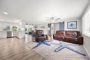 35 Oakwood Dr N, Englewood, FL 34223 - Photo 5