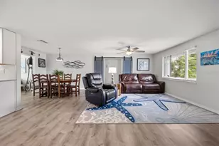 35 Oakwood Dr N, Englewood, FL 34223 - Photo 9