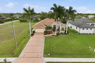 185 Rotonda Blvd E, Rotonda West, FL 33947 - Photo 1