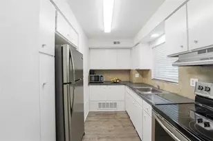 3900 Roxane Blvd, Sarasota, FL 34235 - Photo 17