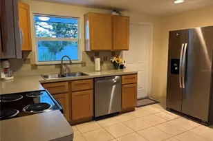 231 Lakeview Ln, Englewood, FL 34223 - Photo 5