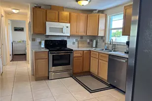 231 Lakeview Ln, Englewood, FL 34223 - Photo 3