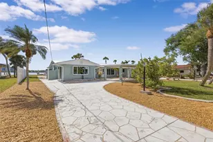 1424 Lemon Bay Dr, Englewood, FL 34223 - Photo 15