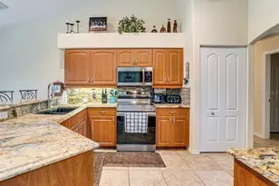289 W Pine Valley Ln, Rotonda West, FL 33947 - Photo 7