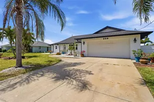 256 Mark Twain Ln, Rotonda West, FL 33947 - Photo 3