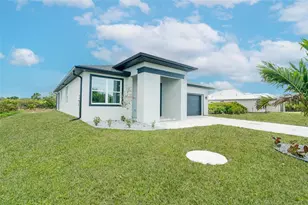 384 Baytree Dr, Rotonda West, FL 33947 - Photo 11