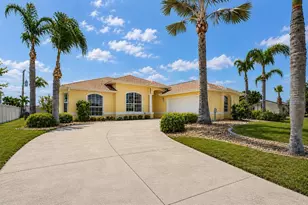 18075 Petoskey Cir, Port Charlotte, FL 33948 - Photo 5