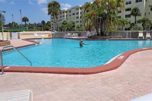 4750 Cove Cir, Saint Petersburg, FL 33708 - Photo 27
