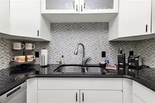 700 W Venice Ave, Venice, FL 34285 - Photo 17