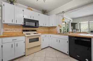 10123 Melanie Ave, Englewood, FL 34224 - Photo 9
