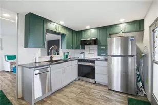 5402 Chateau Ln, Bradenton, FL 34207 - Photo 3