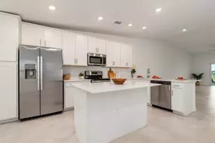12550 Galapagos Ct, Venice, FL 34293 - Photo 7