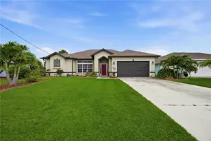 32 Medalist Ct, Rotonda West, FL 33947 - Photo 1