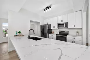 264 Periwinkle Rd, Venice, FL 34293 - Photo 15