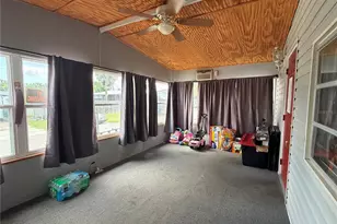 916 51st Avenue Plaza W, Bradenton, FL 34207 - Photo 5
