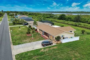 27 Annapolis Ln, Rotonda West, FL 33947 - Photo 1