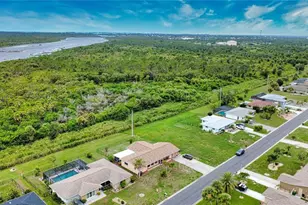 27 Annapolis Ln, Rotonda West, FL 33947 - Photo 3