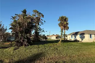 57 Mark Twain Ln, Rotonda West, FL 33947 - Photo 1