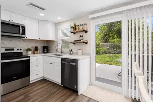 1032 Elaine St, Venice, FL 34285 - Photo 9