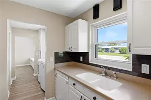 1317 Cypress Ave, Venice, FL 34285 - Photo 11