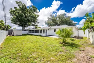 559 Mt Vernon Dr, Venice, FL 34293 - Photo 9