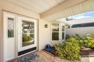 718 Brightside Crescent Dr, Venice, FL 34293 - Photo 5