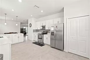 11330 Burgundy Dr, Venice, FL 34293 - Photo 9