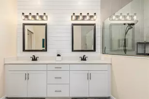 17640 Boracay Ct, Venice, FL 34293 - Photo 21