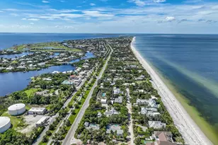 2021 20th St W, Boca Grande, FL 33921 - Photo 11