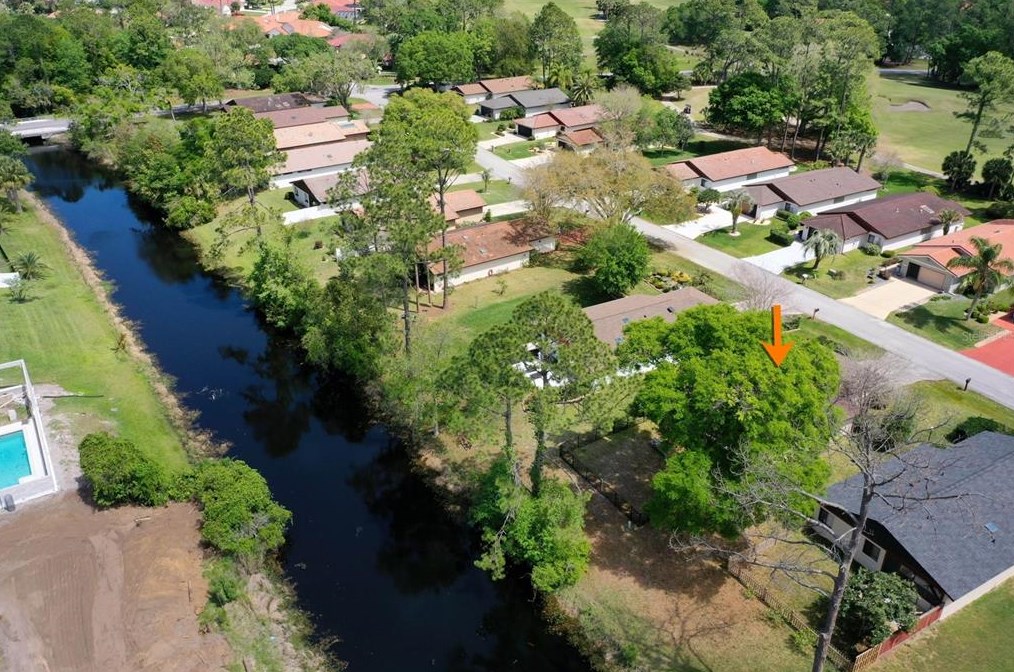 18 Lago Vista Pl, Palm Coast FL  32164-7721 exterior