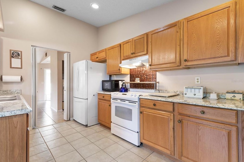 18 Lago Vista Pl, Palm Coast FL  32164-7721 exterior