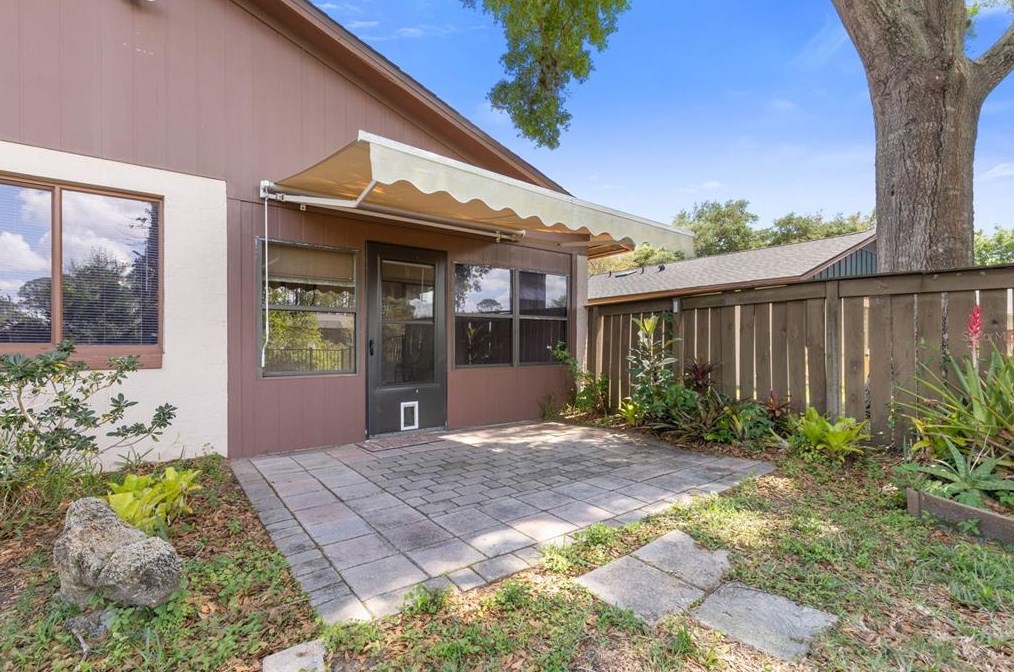 18 Lago Vista Pl, Palm Coast FL  32164-7721 exterior